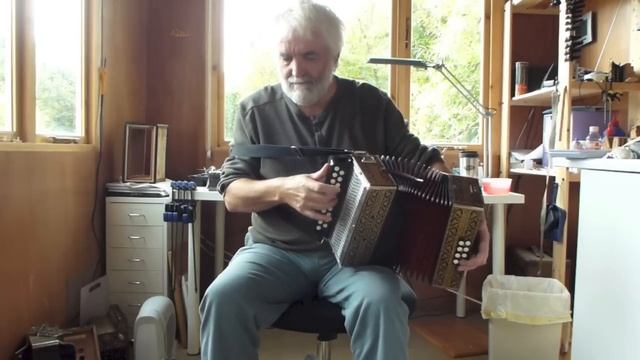 Weasel In The Grass - Lester - Melodeon