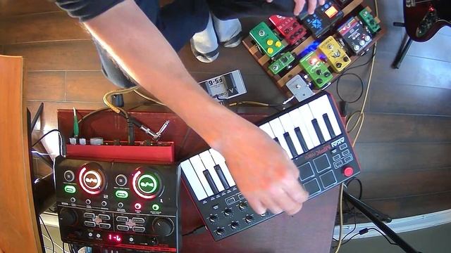 RC 202 Loop Station and AKAI MPK mini midi controller #captiveaudienceproductions смотреть онлайн