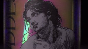 Прозрачная этикетка Goddess: эффект хамелеон на прозрачном