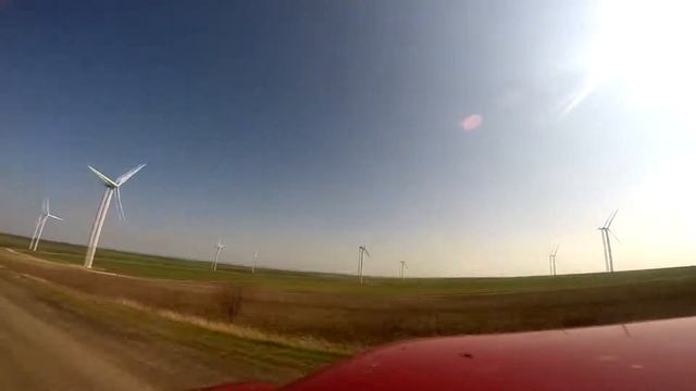 Ветряная электростанция недалеко от Мариуполя/ Wind power plant not far from Mariupol смотреть онлайн