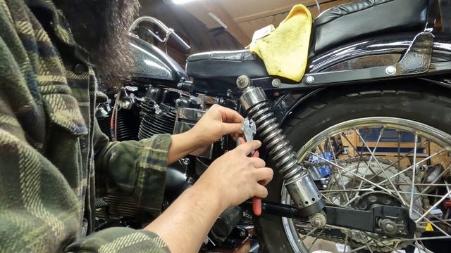Back on the '72 XLCH Ironhead - Finally Got Around to Generator/Regulator Wiring смотреть онлайн