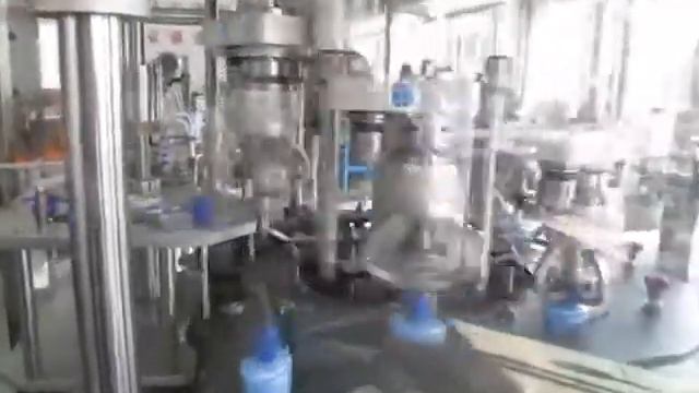 Автоматическая машина для укупорки дозаторов и тригеров BETA PUMP 8 головок (ООО "Пакинг Групп") смотреть онлайн