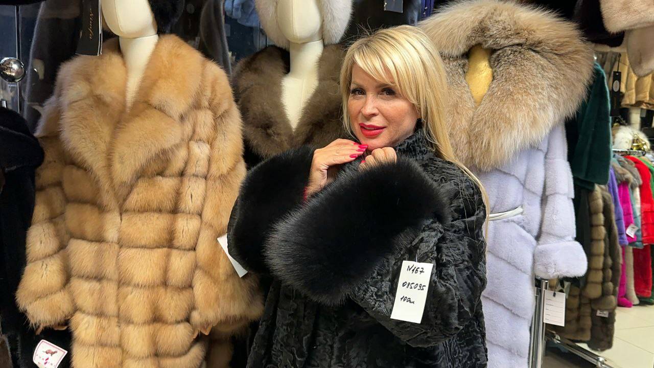 “Fursini” Роскошные шубы из норки и каракуля на Садоводе смотреть онлайн