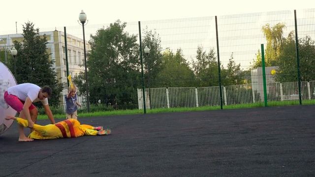 ПОКЕМОН ГО САМЫЙ БОЛЬШОЙ ПОКЕБОЛ в МИРЕ.ПОЙМАТЬ ПИКАЧУ BIGGEST POKEBALL In The World игра покемон го