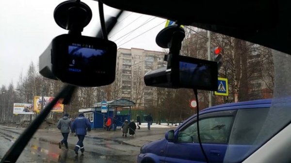 Сравнение Sho-me Combo №1 Signature и SilverStone F1 HYBRID S-BOT (трасса, навстречу)