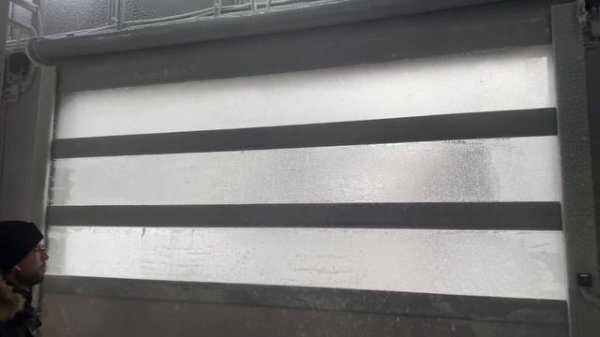 МОРОЗ -22 ГРАДУСА! Как ведут себя рулонные ПВХ ворота для автомоек?