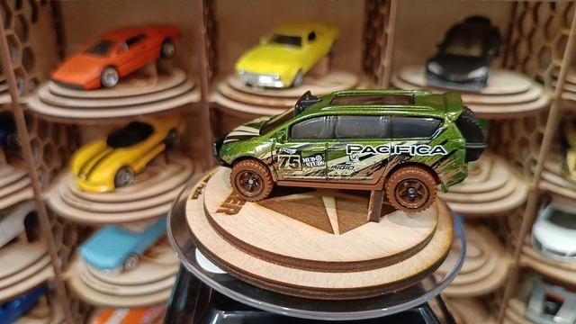 Chrysler Pacifica смотреть онлайн