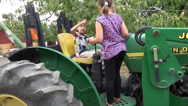 Собираю Дочьку в KINDERGARTEN КОРМИМ ОСЛИКОВ ОДЕЖДА И КАНЦЕЛЯРИЯ для ШКОЛЫ. смотреть онлайн