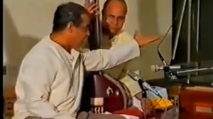 1985 Пандит Бхимсен Джоши поёт для Шри Матаджи. Pandit Bhimsen Joshi sings for Shri Mataji.