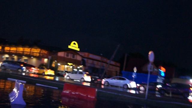Гроза в Москве 14.08.2017 года Затопило ТРЦ Реутов Парк смотреть онлайн