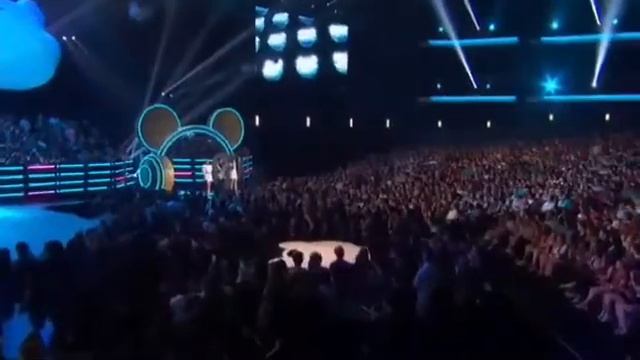 Radio Disney Music Awards 2017:Cast of Descendants 2 смотреть онлайн