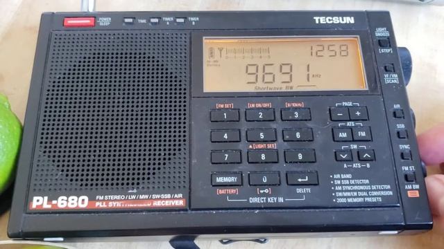 Tecsun PL-600 VS Tecsun PL-680 VS XHDATA D808 on telescopic antenna смотреть онлайн
