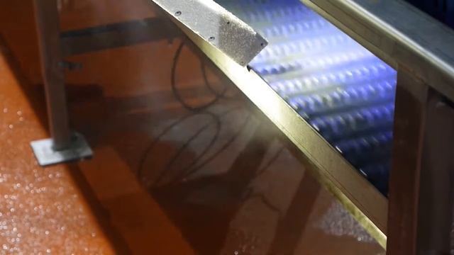 Чистка конвейера сухим льдом на пищевом производстве установкой КЕРХЕР (Karcher) ib7/40 Advanced смотреть онлайн