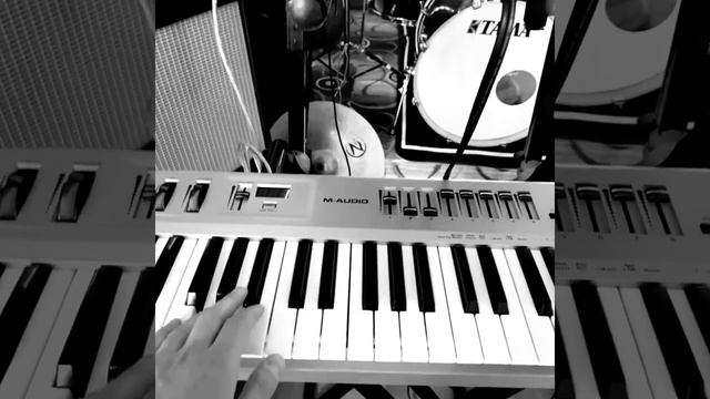 Alex Cosmo & Inertia - Супер Герой Feat. Møнс