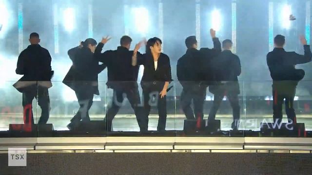 Jung Kook Live at TSX, Times Square смотреть онлайн