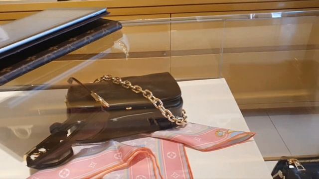 Италия Жасмин louis Vuitton сумка голубая 1900 евро смотреть онлайн