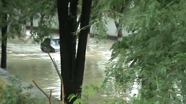 Потоп в Феодосии, Ваз 21099 в воде смотреть онлайн