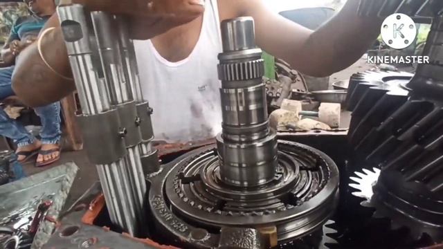 TATA truck 3118 gearbox fitting video#tata #75#viral #video смотреть онлайн