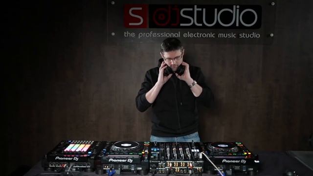 X-Tone - SDJ Weekend. Live Stream Part. 1 (3.04.2022) смотреть онлайн