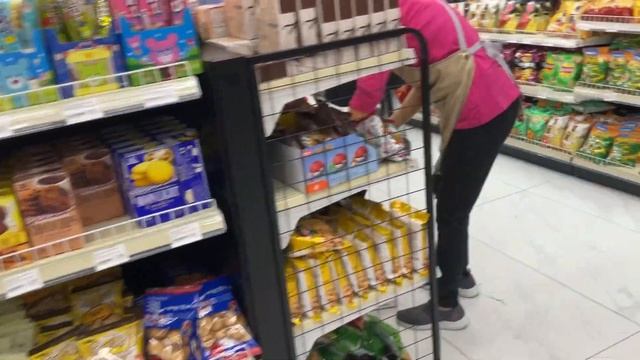 Shopping at Pacific Mall with my uncle - Chinese New Year ( Buying exotic snacks and candies) смотреть онлайн