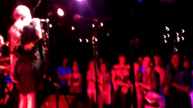 Non Cadenza поет песню Дорна смотреть онлайн