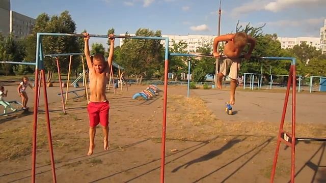 20160722 Энергодар 5 школа стадион Журавские Егор и Иван подъем переворотом смотреть онлайн