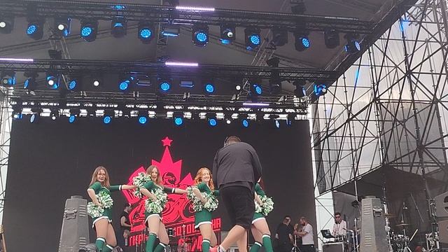 Чирлидерши(Мотофестиваль,Воробьевы Горы,26 мая 2024) смотреть онлайн