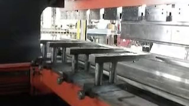 Гидравлический листогибочный пресс WC67K 100x3200 2 смотреть онлайн