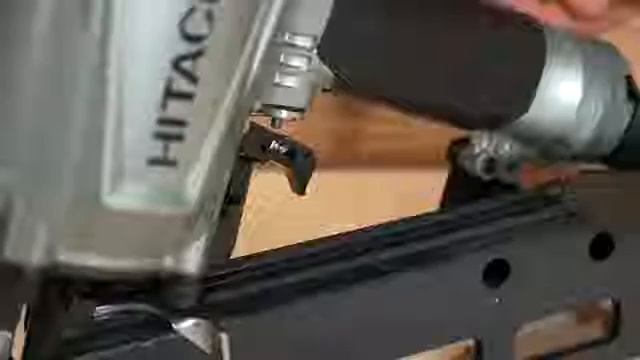 Hitachi NR83A5 And NR83A5S 3 14 Plastic Collated Framing N смотреть онлайн