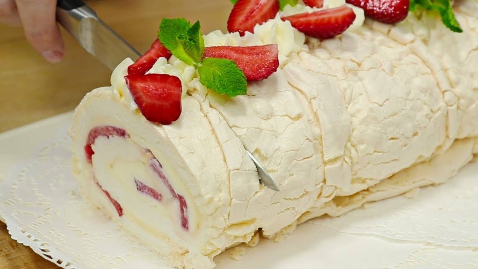 Знаменитый Меренговый рулет. Самый удачный рецепт смотреть онлайн