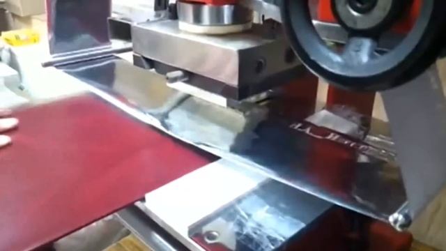 Тиснение кожи смотреть онлайн