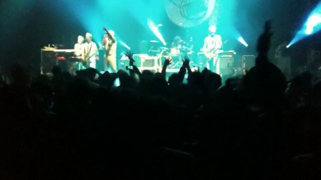 Ween - Let's Dance (Bowie Cover) смотреть онлайн