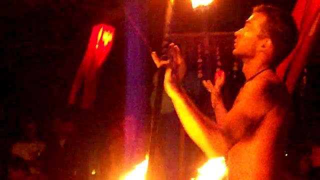 double staff fire show by Colin Delplanque смотреть онлайн