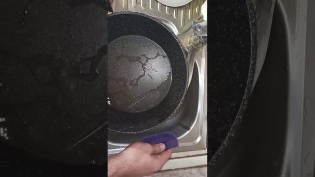 Алита. Мойка сковородки после приготовления.