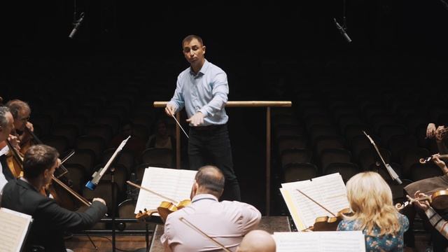 Mozart, Symphony No.40 4.Satz - Robert Farkas and MAV Symphonie Orchestra and Cellist István Vardai смотреть онлайн