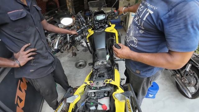 Fuel X Lite On Suzuki Vstrom 250 First Time In India смотреть онлайн