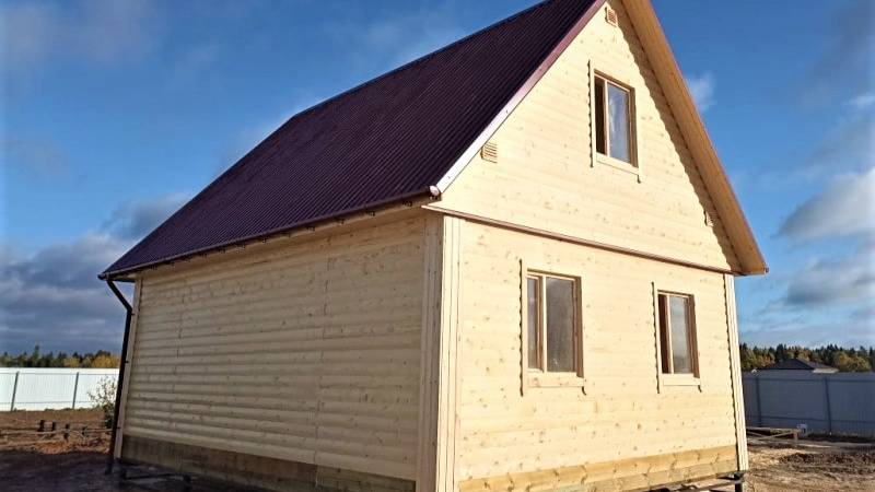 Плотника не шуба греет, а топор! Компактный дом из бруса 6х8 с мансардой в Истре, поэтапно смотреть онлайн