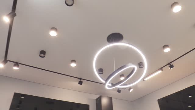 Видео о Махаон. Натяжные потолки_11.2022 смотреть онлайн