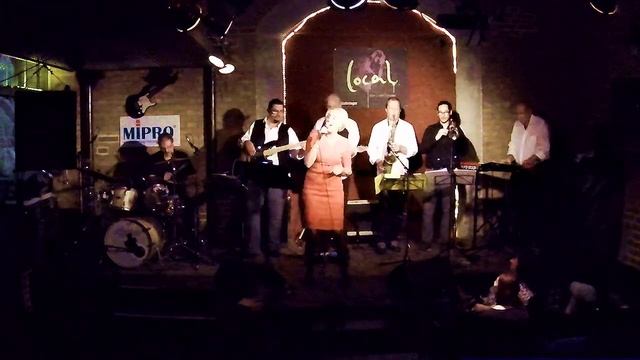 Knock On Wood смотреть онлайн