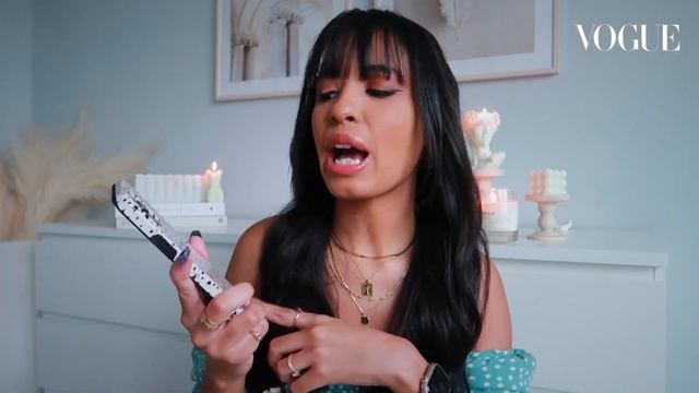 what's in my bag? 2022 // my everyday essentials ~aesthetic~ | VOGUE IN THE BAG edition смотреть онлайн