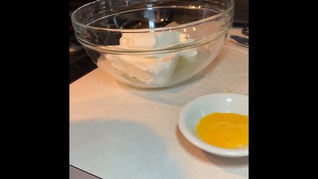 Cooking with Kayla: Creme Brûlée Golden Oreo Cheesecake смотреть онлайн