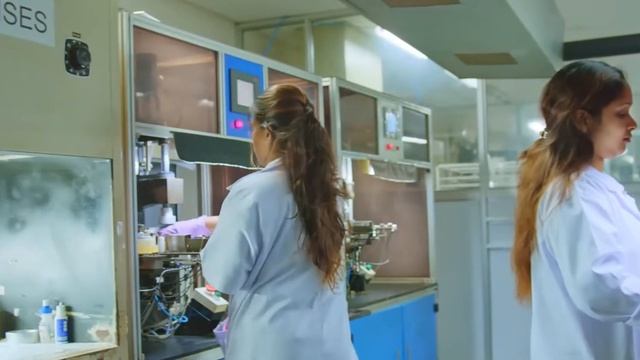 George Gooneratne Lens expert смотреть онлайн