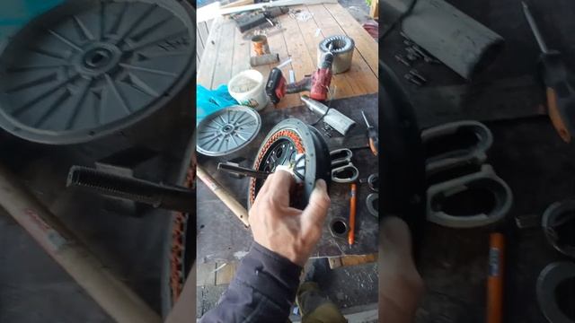 Мотор-Колесо как донор-генератор на ветрогенератор смотреть онлайн