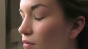 Как правильно одевать и снимать контактные линзы