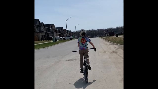 me and my mom rode to the skate park!! смотреть онлайн