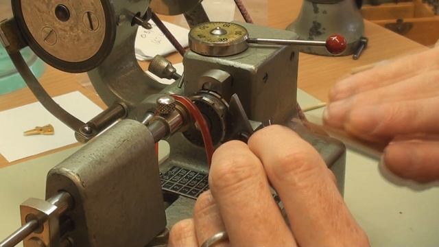 Burnishing pivots & fitting a wheel смотреть онлайн