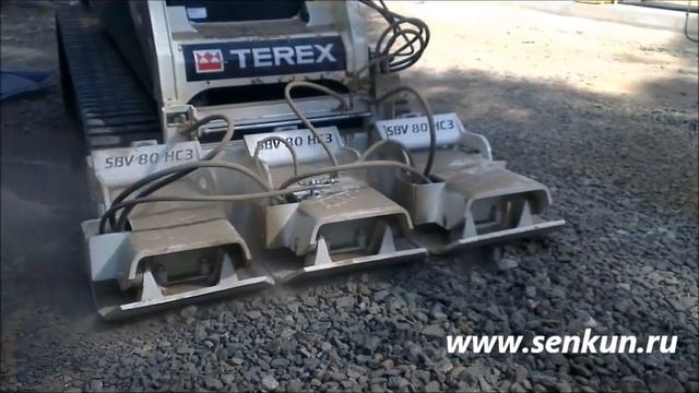 Навесная виброплита Stehr SBV 80HC3 на погрузчике Terex PT-100G смотреть онлайн