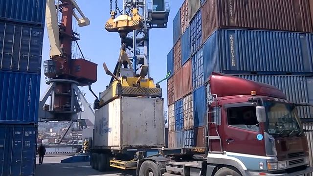 Снятие контейнера с грузовика смотреть онлайн