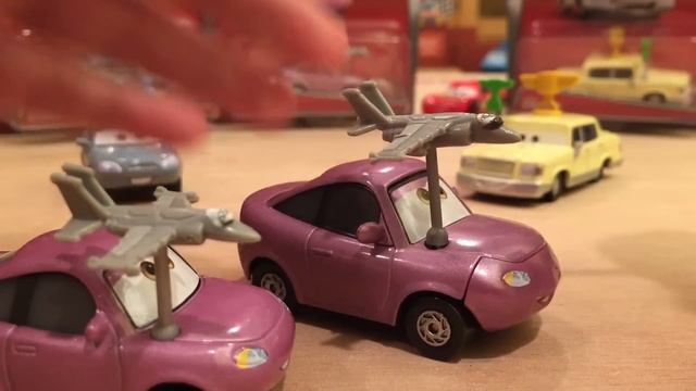 Mattel Disney Cars 2016 Case N Darla Vanderson Brad Winmiler Coriander Widetrack (LA Speedway)