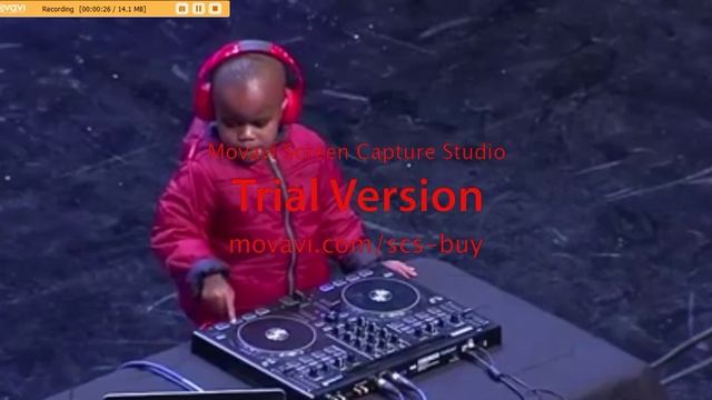 3 year old dj controls the crowd great beat смотреть онлайн